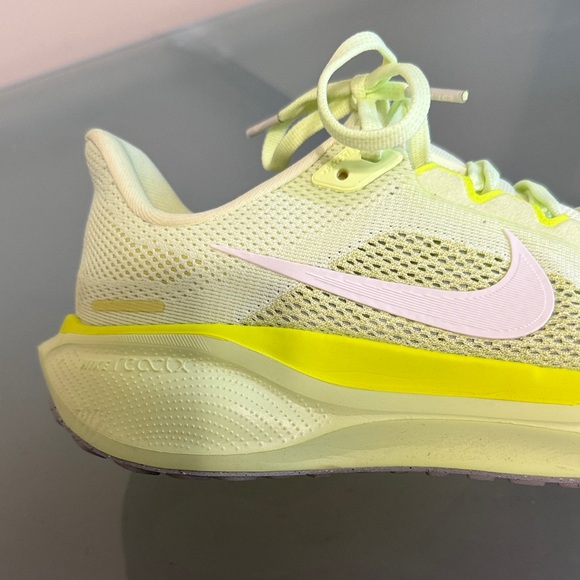 Nike Women's Air Zoom Pegasus Sneakers Running Shoes Size 10 - Picture 4 of 10